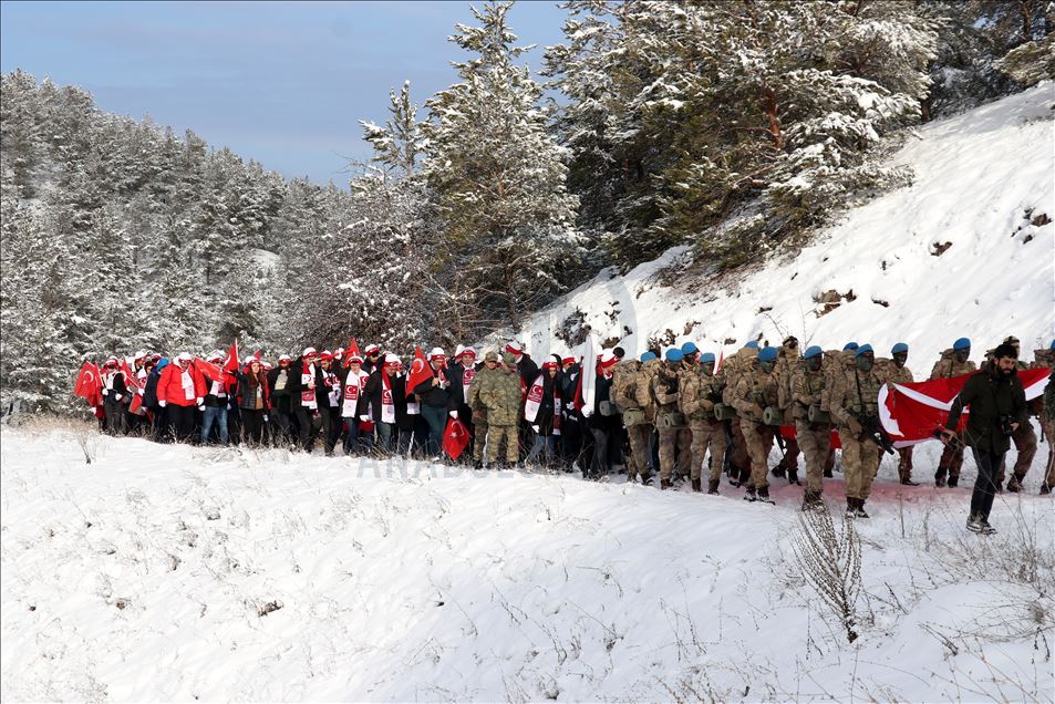 Turkey remembers fallen WWI soldiers with massive march