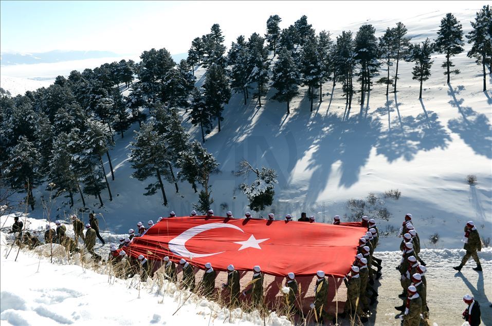 Turkey remembers fallen WWI soldiers with massive march