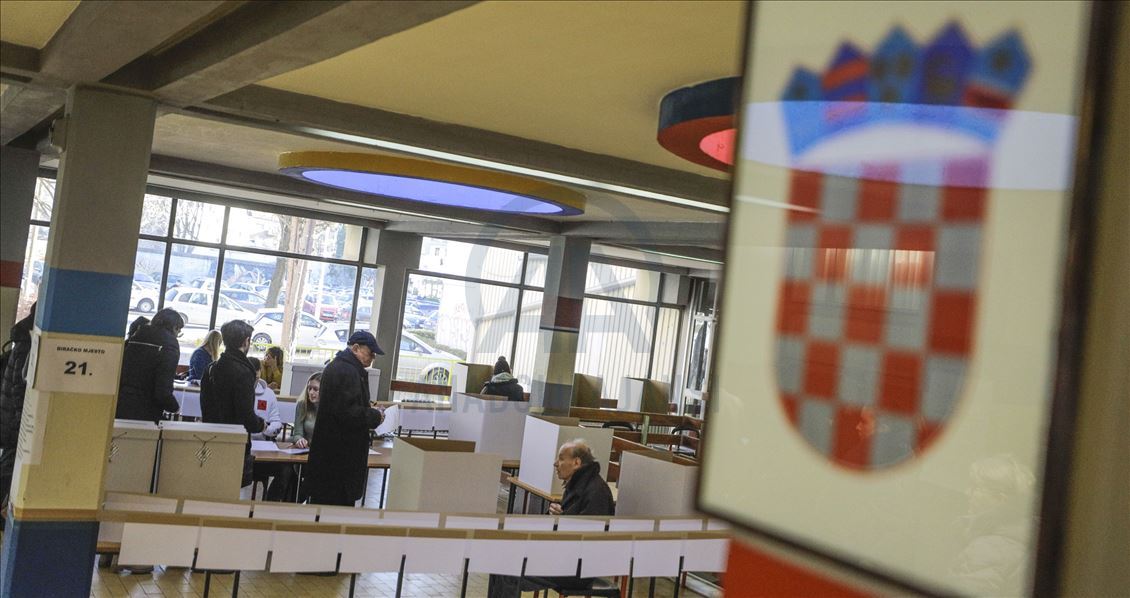 Predsjednički izbori u Hrvatskoj: Do 11.30 sati glasalo 18,87 posto birača