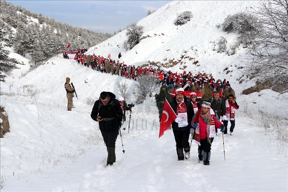 Turkey remembers fallen WWI soldiers with massive march