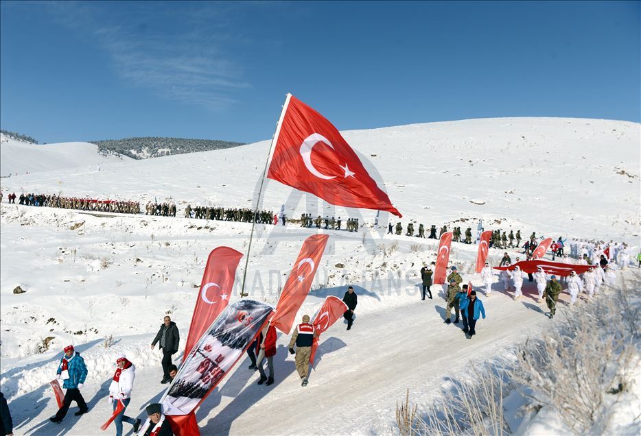 Turkey remembers fallen WWI soldiers with massive march