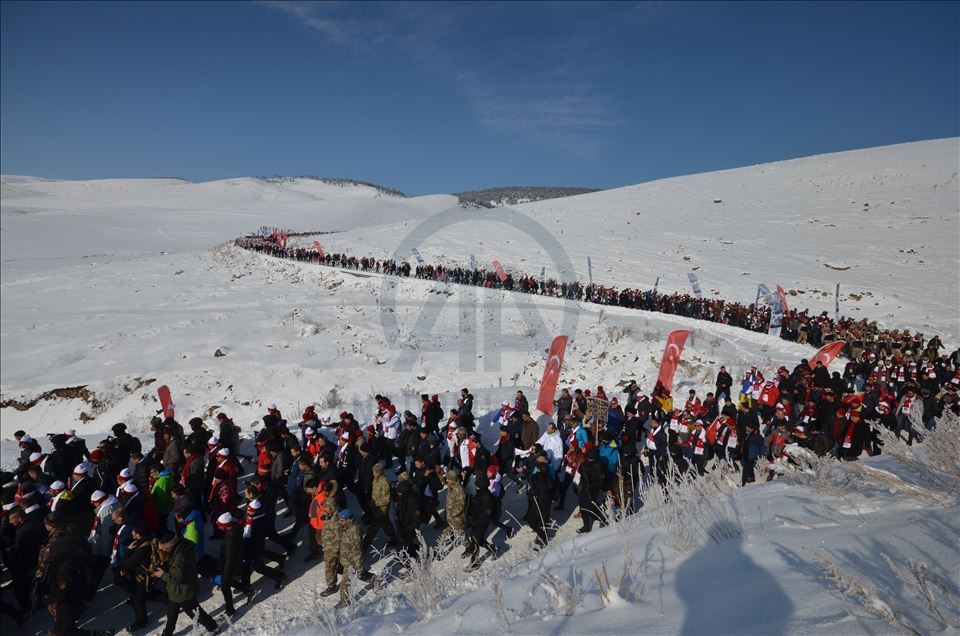 Turkey remembers fallen WWI soldiers with massive march