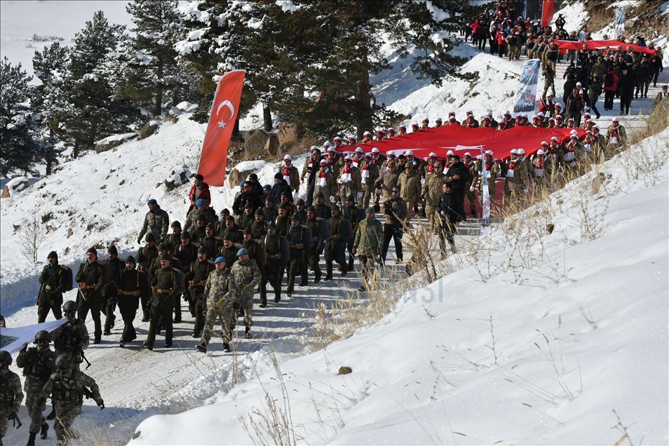 Turkey remembers fallen WWI soldiers with massive march