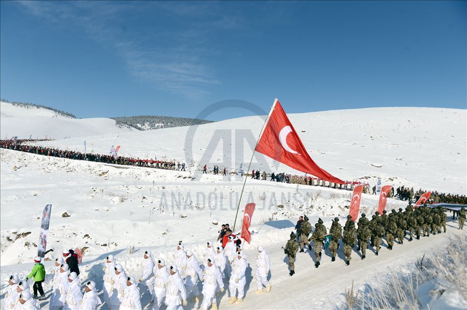 Turkey remembers fallen WWI soldiers with massive march