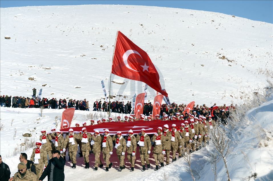 Turkey remembers fallen WWI soldiers with massive march