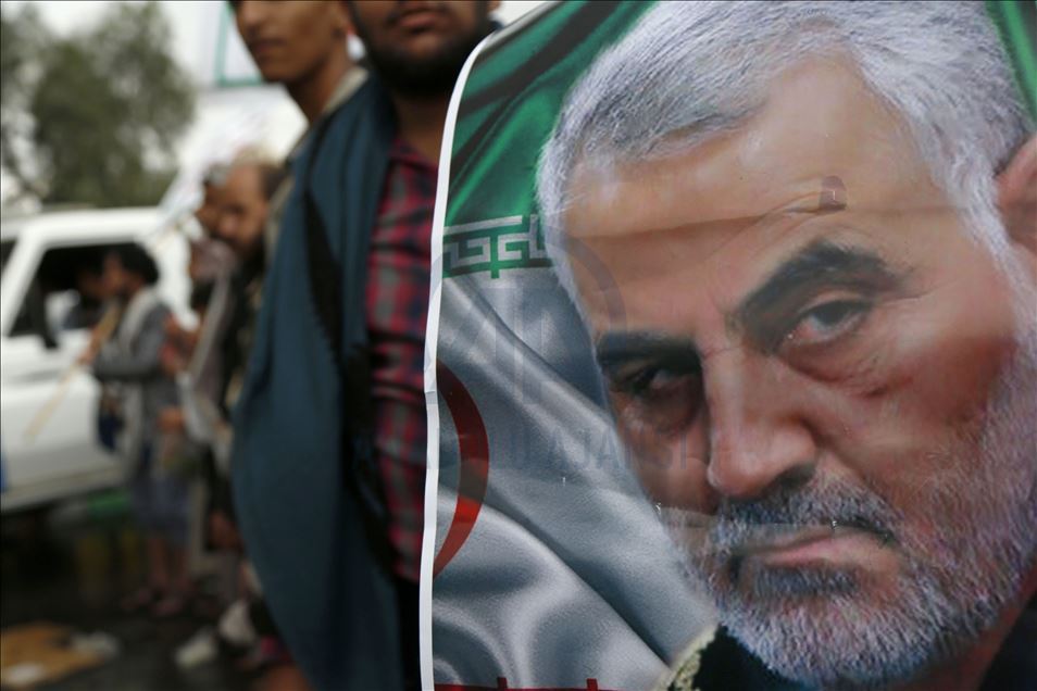 "الحوثي" تتوعد "الأمريكيين والصهاينة" انتقامًا لمقتل سليماني
