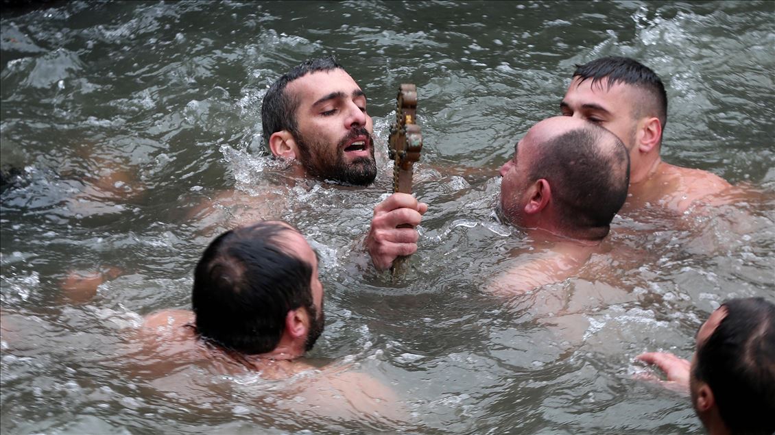 Istanbul’s Greek community takes deep dive for cross