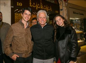 Michael Douglas visite le Grand bazar d’Istanbul
