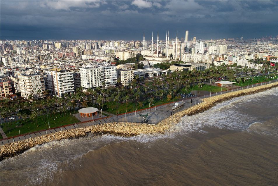 Mersin'deki sağanak ve fırtına etkisini sürdürüyor