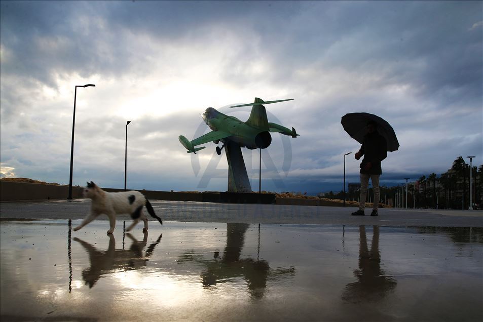 Mersin'deki sağanak ve fırtına etkisini sürdürüyor