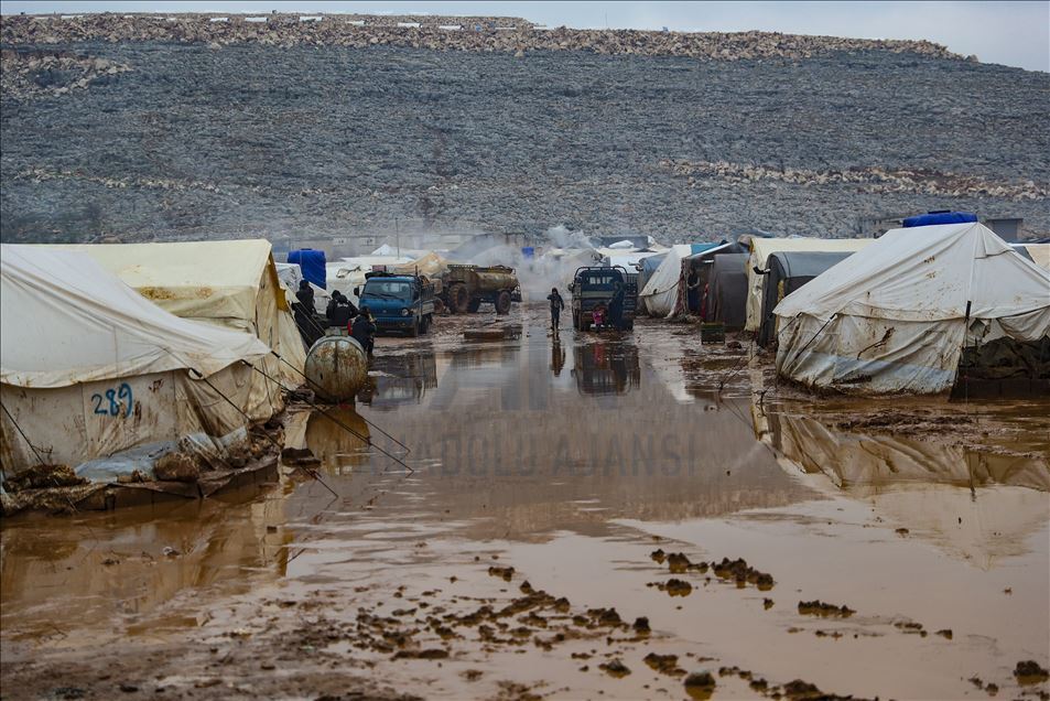 Teški uslovi izbjeglica iz Idliba: Život u šatorima gori od Assadovog bombardiranja