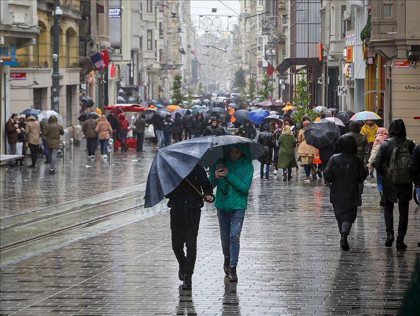 İstanbul'da yağmurlu ve soğuk hava etkisini sürdürdü - Anadolu Ajansı