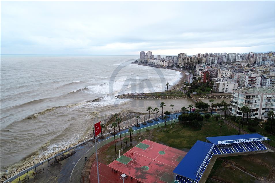 Mersin'deki sağanak ve fırtına etkisini sürdürüyor