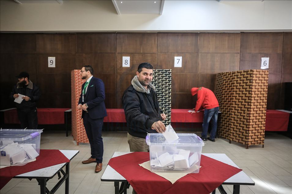 انتخابات لعائلات غزة.. ديمقراطية تحرج الأحزاب الفلسطينية