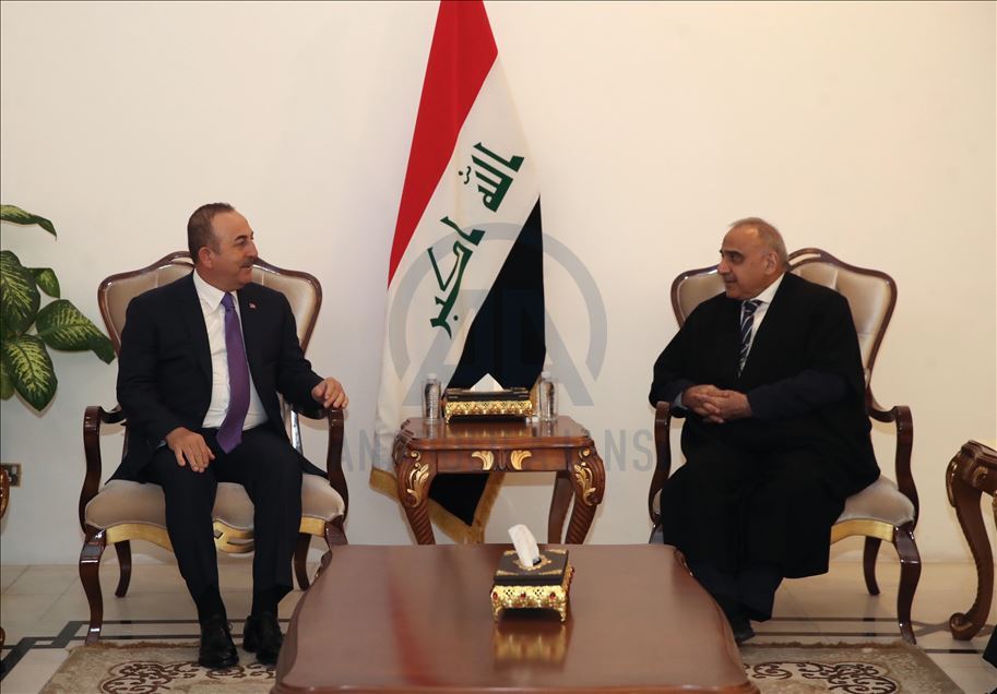 تشاووش أوغلو يلتقي رئيس الوزراء العراقي في بغداد
