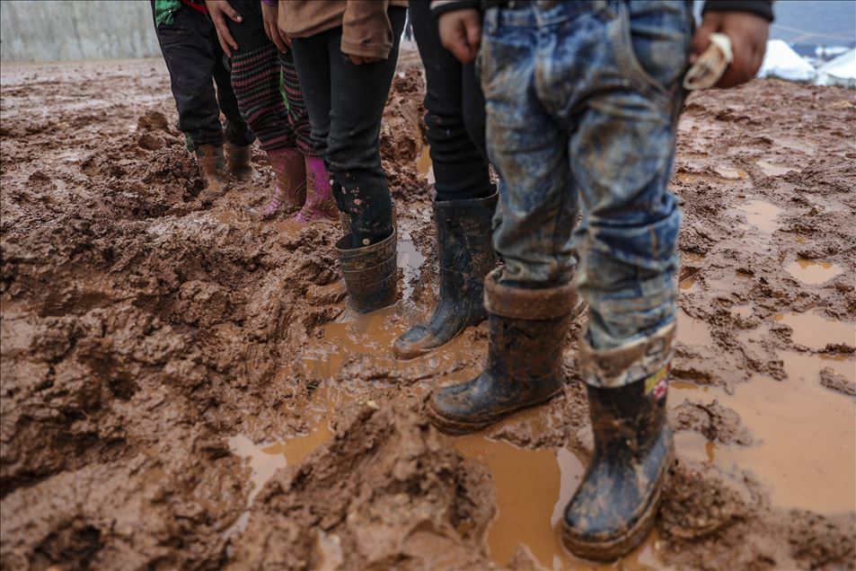 Regime air strikes kill 18 civilians in Syria's Idlib: monitor
