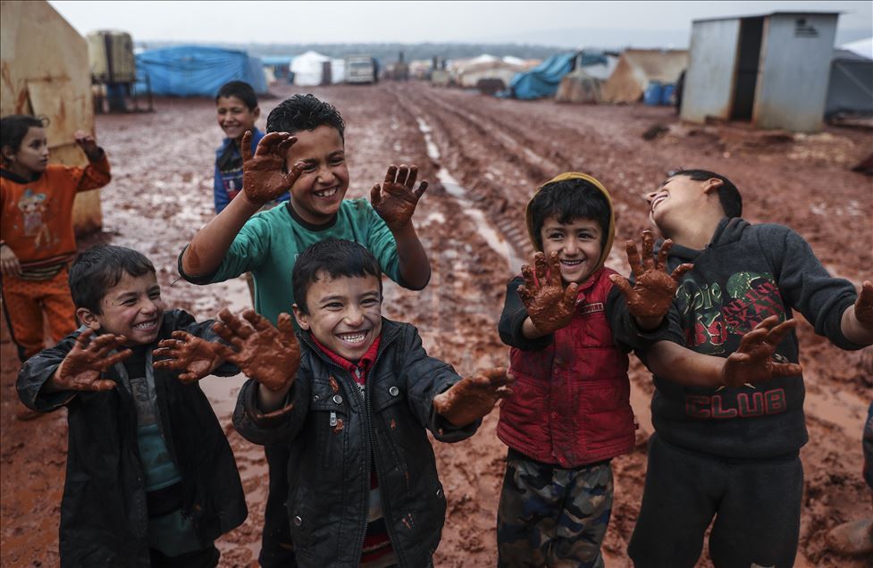 Displaced Syrian civilians struggle to live in Idlib