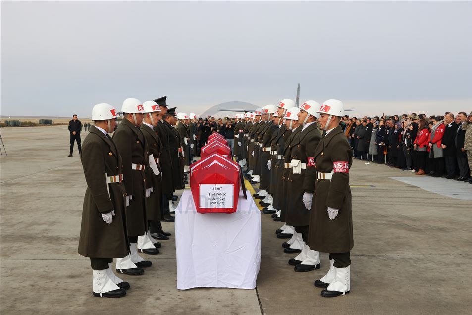 Barış Pınarı Harekat Bölgesi'nde şehit olan 4 askerin cenazesi memleketlerine uğurlanıyor