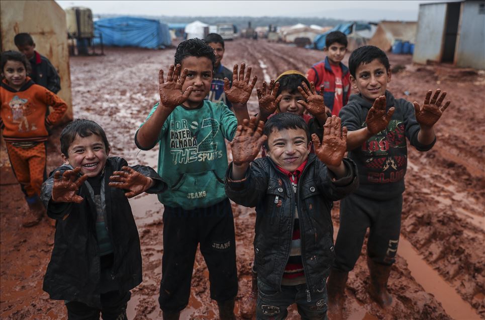 Displaced Syrian civilians struggle to live in Idlib