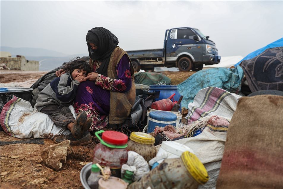 Displaced Syrian civilians struggle to live in Idlib