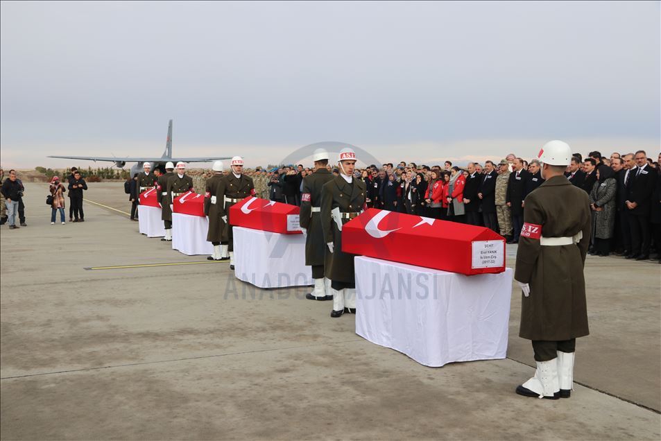 Barış Pınarı Harekat Bölgesi'nde şehit olan 4 askerin cenazesi memleketlerine uğurlanıyor