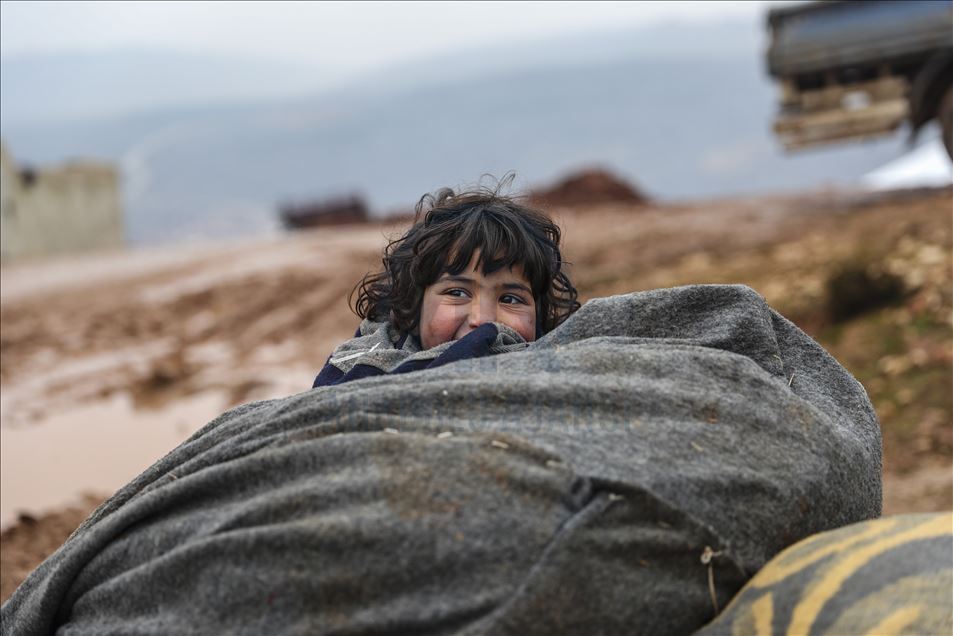 Displaced Syrian civilians struggle to live in Idlib