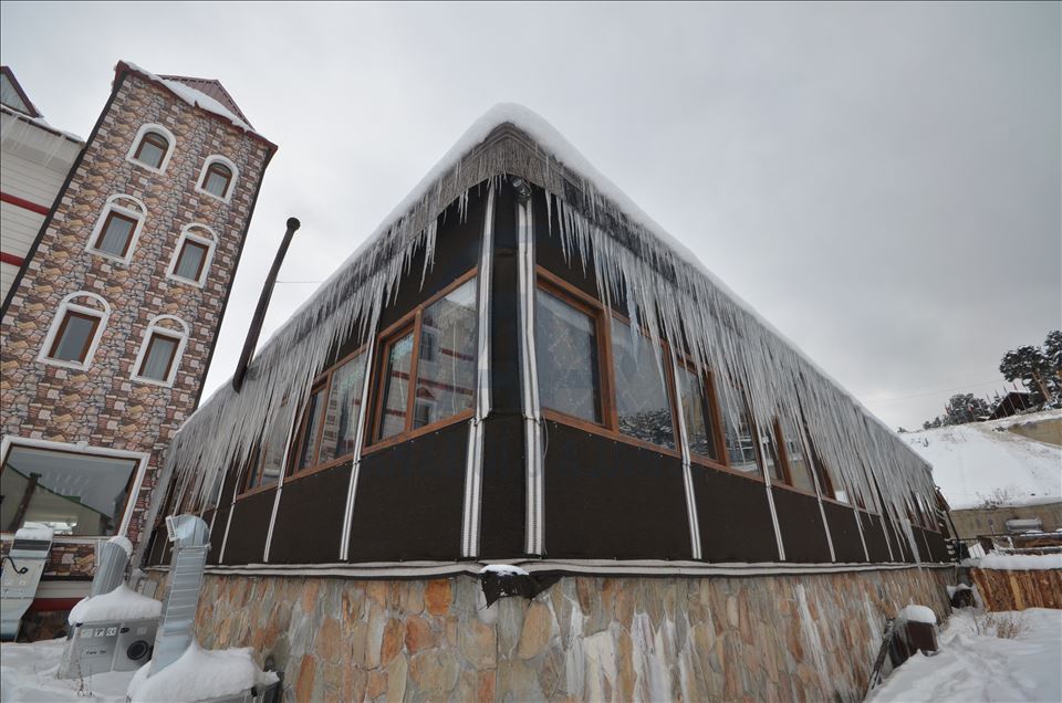 Kars'ta hava sıcaklığı sıfırın altında 19 dereceye düştü