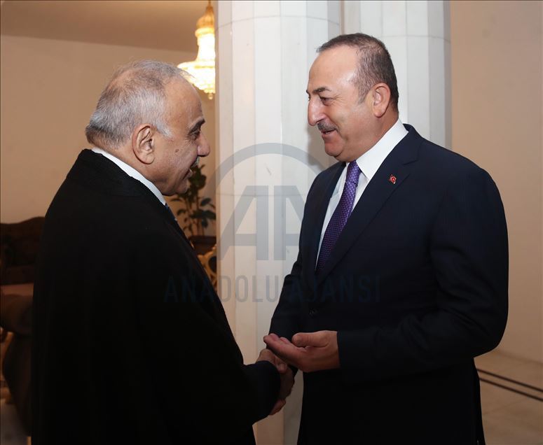 تشاووش أوغلو يلتقي رئيس الوزراء العراقي في بغداد
