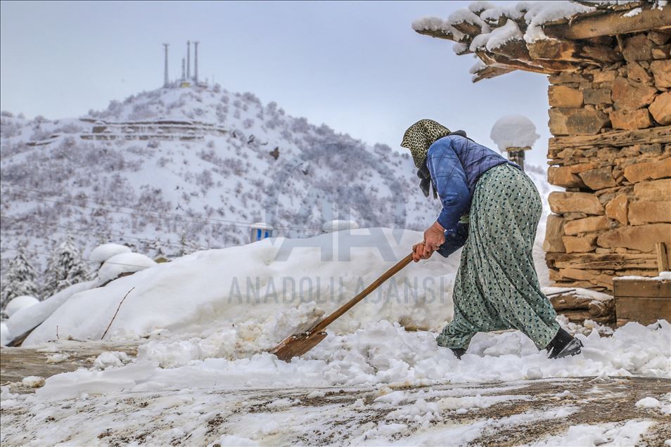 قۆنیە.. بەفربارین