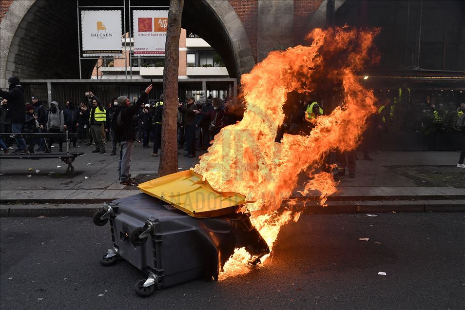 Fransa'da emeklilik reformu protestosu