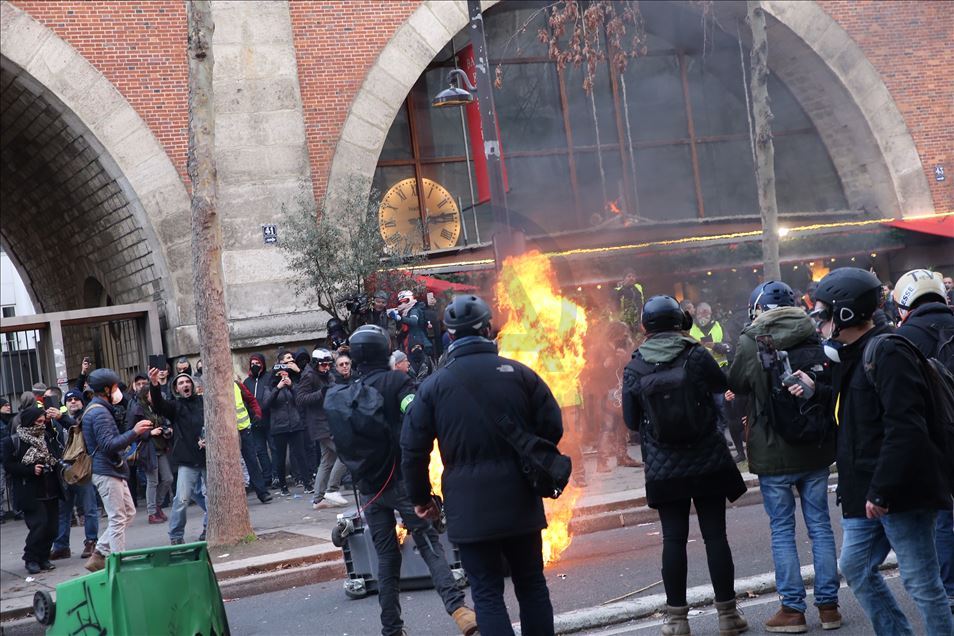 Fransa'da emeklilik reformu protestosu