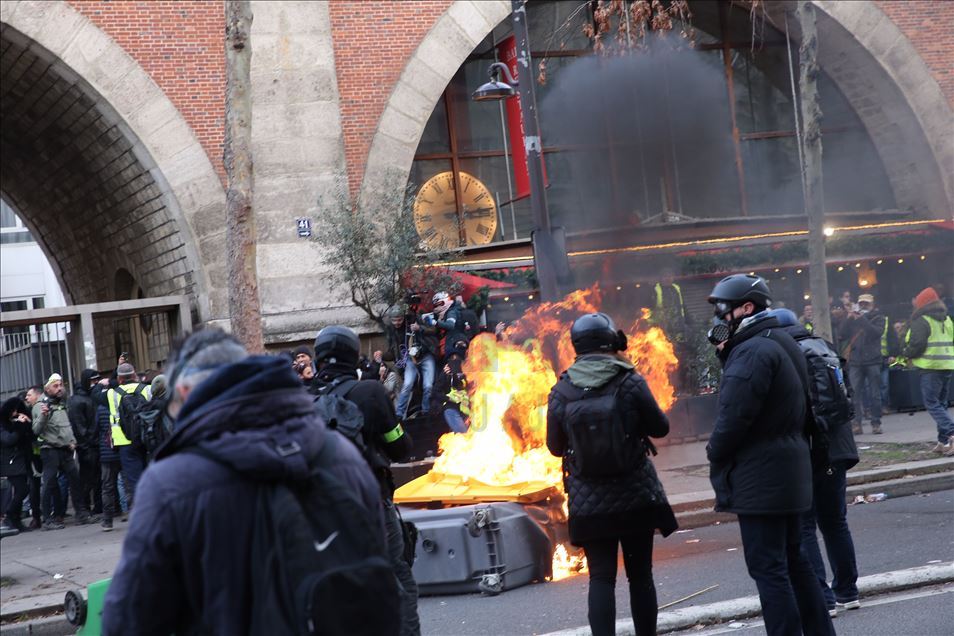 Fransa'da emeklilik reformu protestosu