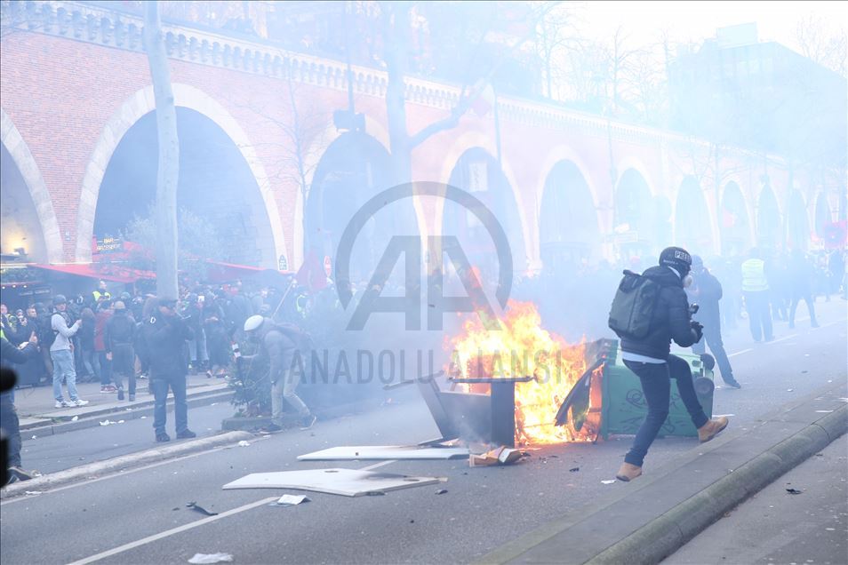 Fransa'da emeklilik reformu protestosu