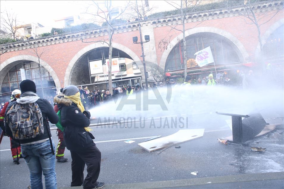 Fransa'da emeklilik reformu protestosu