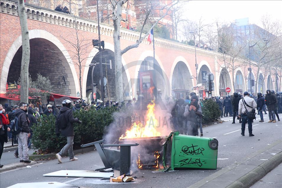 Fransa'da emeklilik reformu protestosu