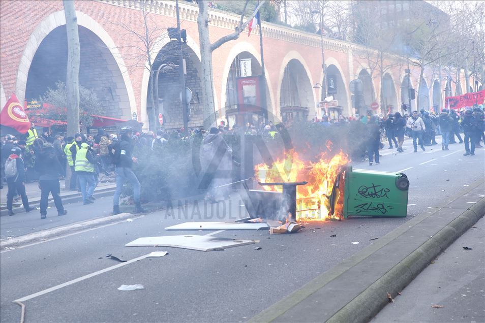 Fransa'da emeklilik reformu protestosu