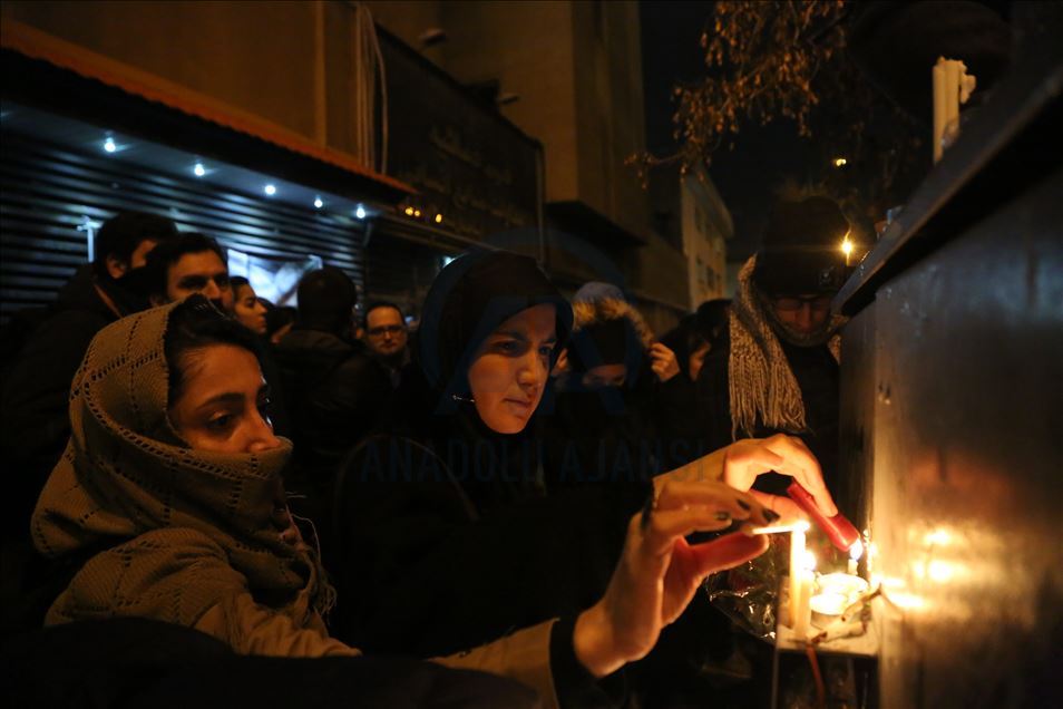 تظاهرات مردم ایران مقابل دانشگاه «امیرکبیر» در تهران
