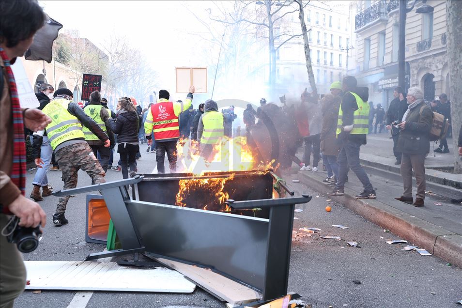 Fransa'da emeklilik reformu protestosu