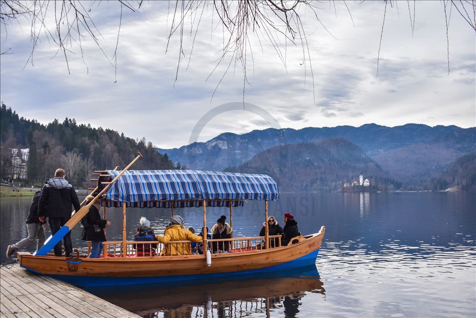Liqeni i Bledit në Slloveni, gërshetim i natyrës dhe historisë