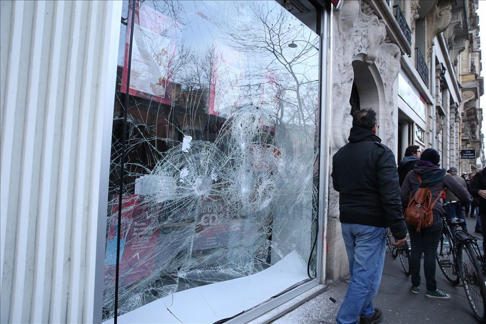 Fransa'da emeklilik reformu protestosu