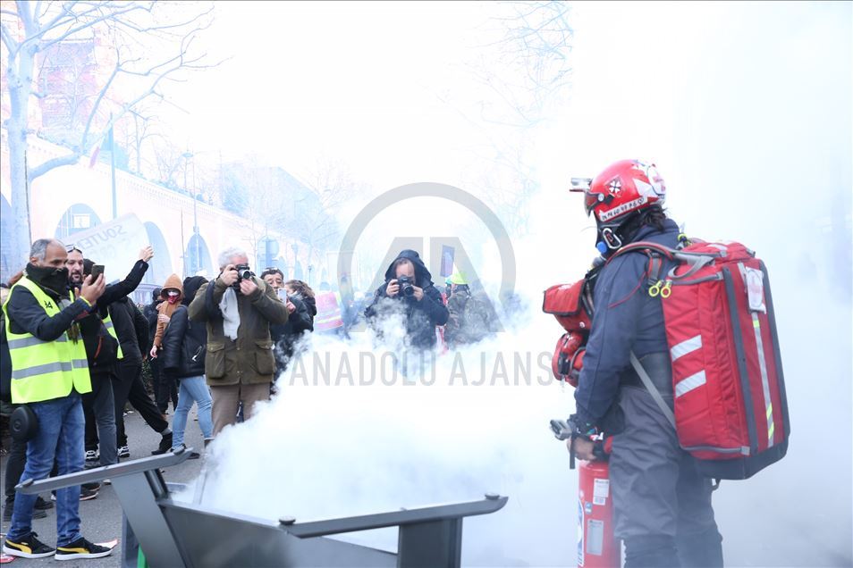 Fransa'da emeklilik reformu protestosu