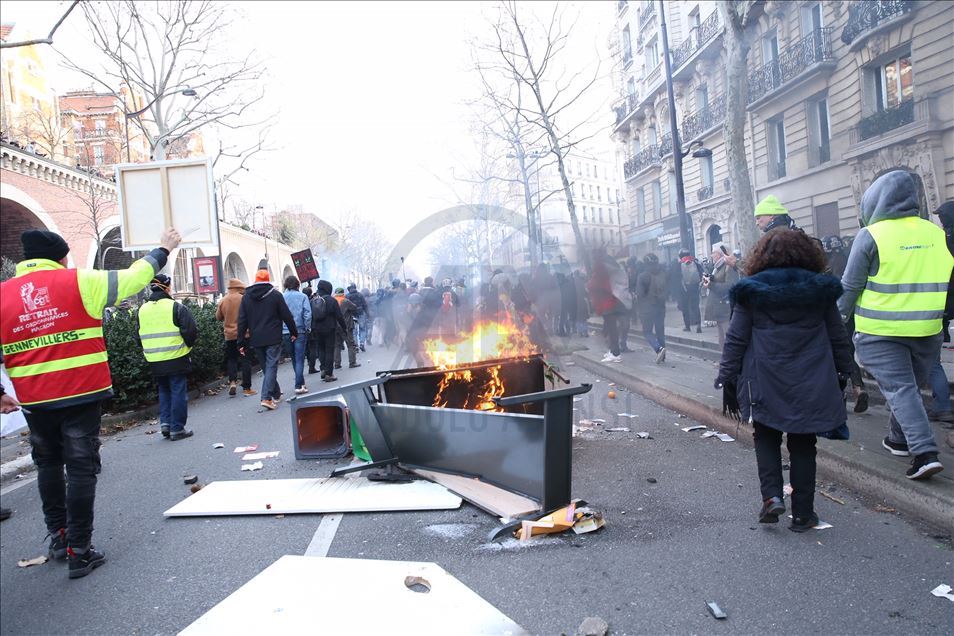 Fransa'da emeklilik reformu protestosu