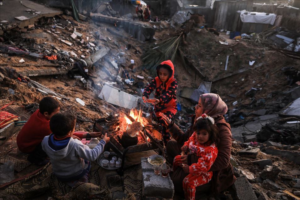 Kuće uništene u izraelskim napadima: Palestinska porodica zimske dane provodi pod otvorenim nebom