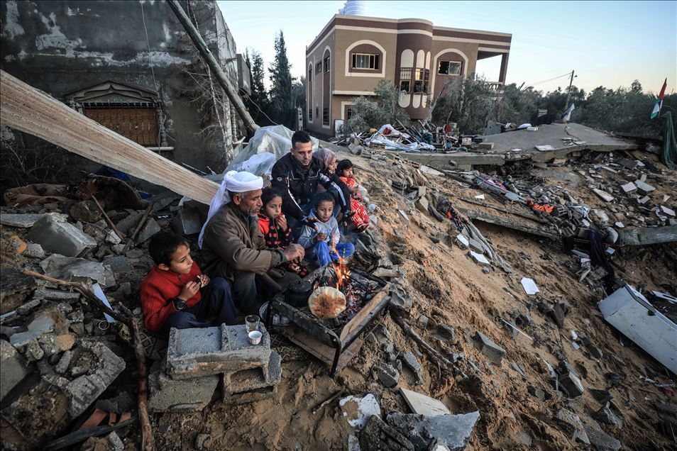 Kuće uništene u izraelskim napadima: Palestinska porodica zimske dane provodi pod otvorenim nebom