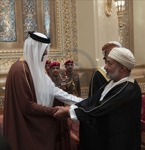 أمير قطر في مسقط للتعزية بوفاة السلطان قابوس