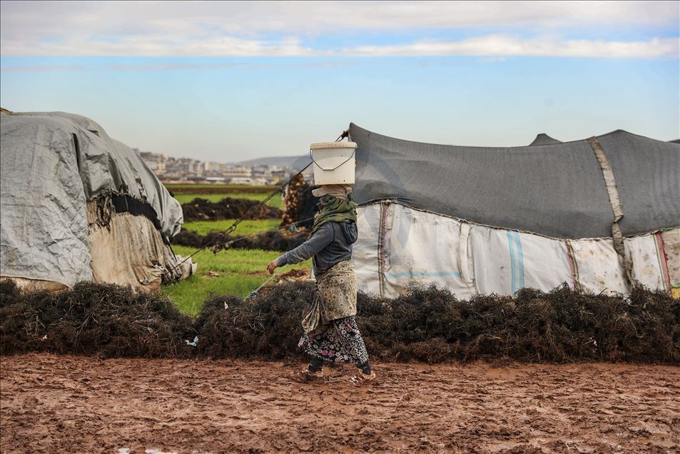 La lucha de los civiles sirios para sobrevivir en Idlib