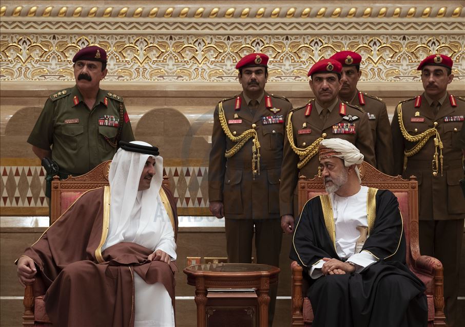 أمير قطر في مسقط للتعزية بوفاة السلطان قابوس