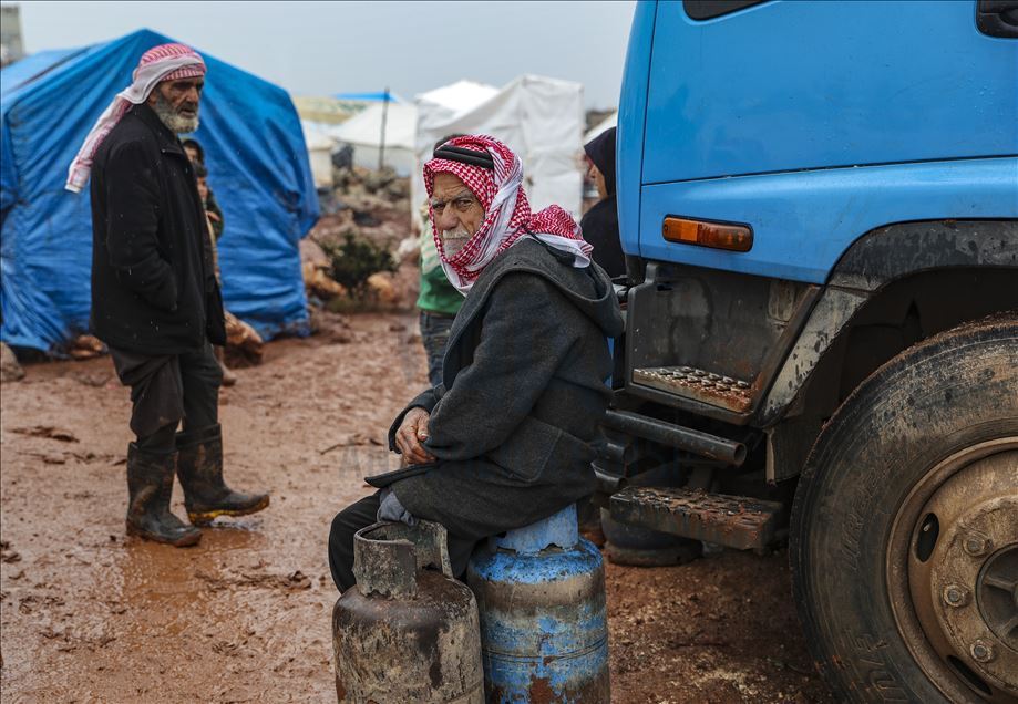 La lucha de los civiles sirios para sobrevivir en Idlib