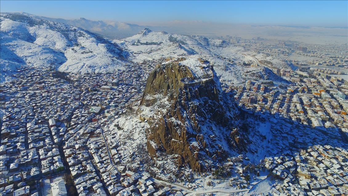 Le château de Karahisar, émerveille par sa beauté en période hivernale