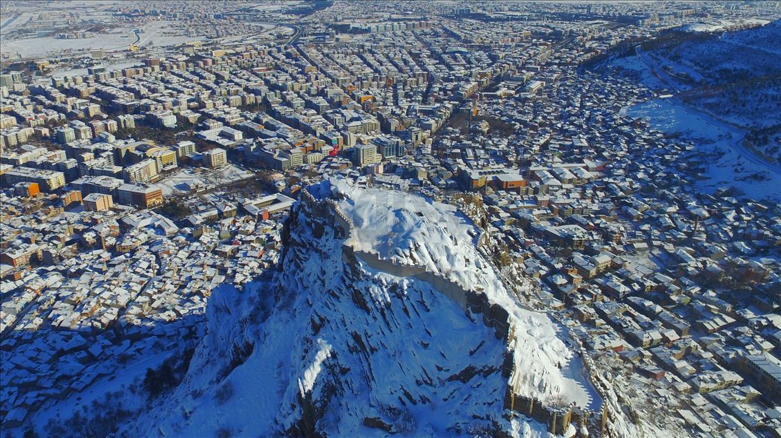 Le château de Karahisar, émerveille par sa beauté en période hivernale